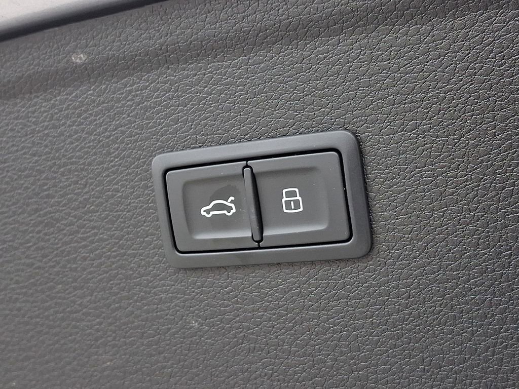 Used 2023 Audi Q5 2.0T Premium w/ Convenience Package image 31