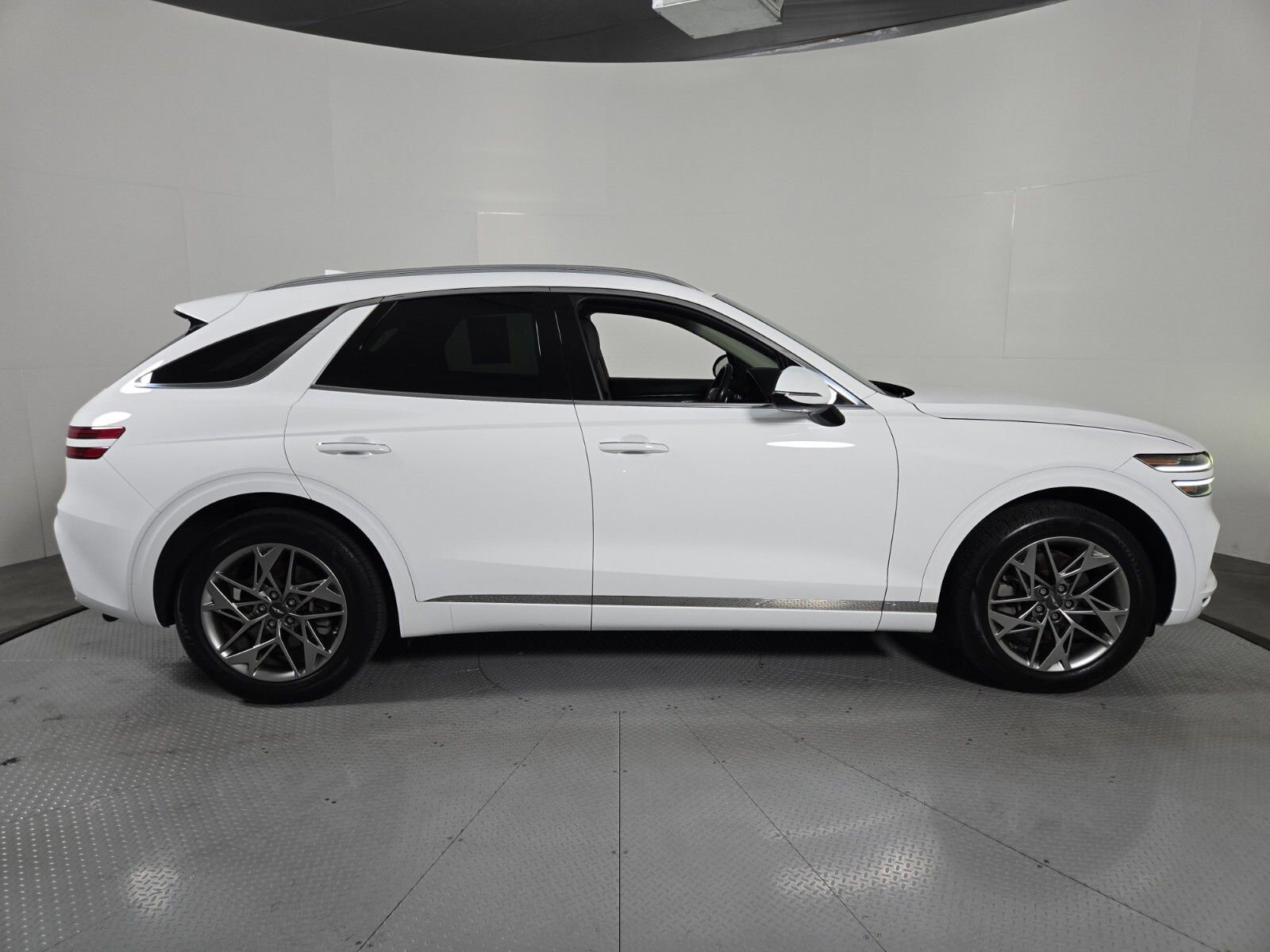 Used 2022 Genesis GV70 2.5T w/ Select Package AWD/4WD image 6