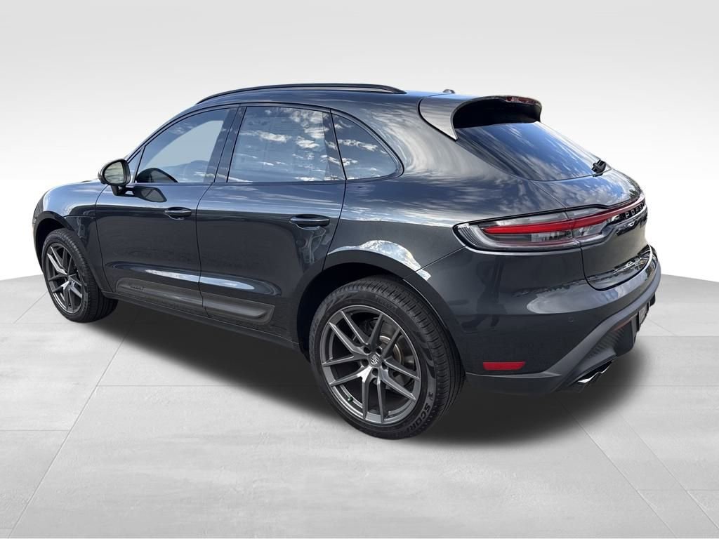 Used 2025 Porsche Macan Base image 3