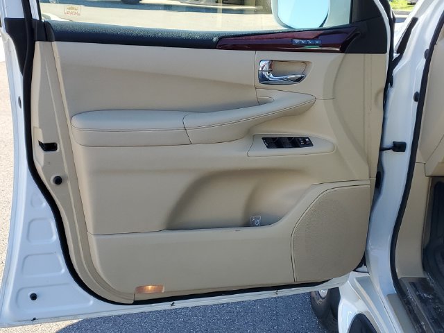 Used 2011 Lexus LX 570 4WD image 9