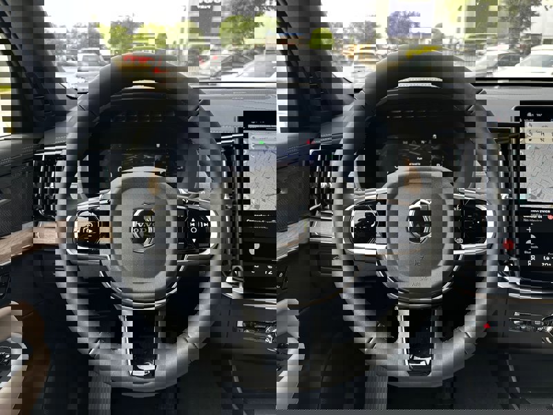 New 2025 Volvo XC90 T8 Plus w/ Protection Package Premier image 14