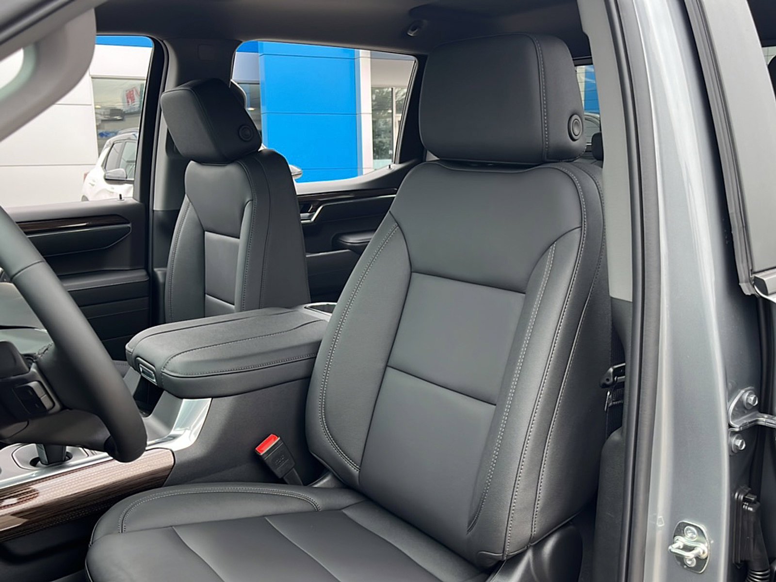 New 2026 Chevrolet Silverado 1500 LT w/ Z71 Off-Road Package AWD/4WD image 13