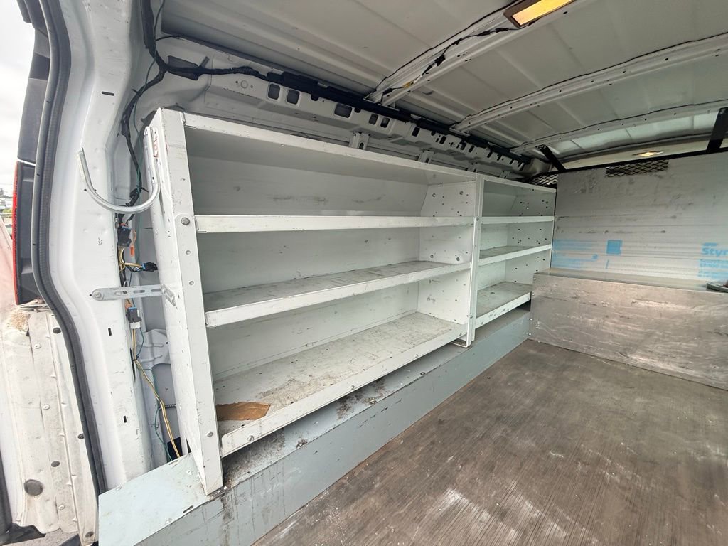 Used 2014 Chevrolet Express 3500 RWD image 30