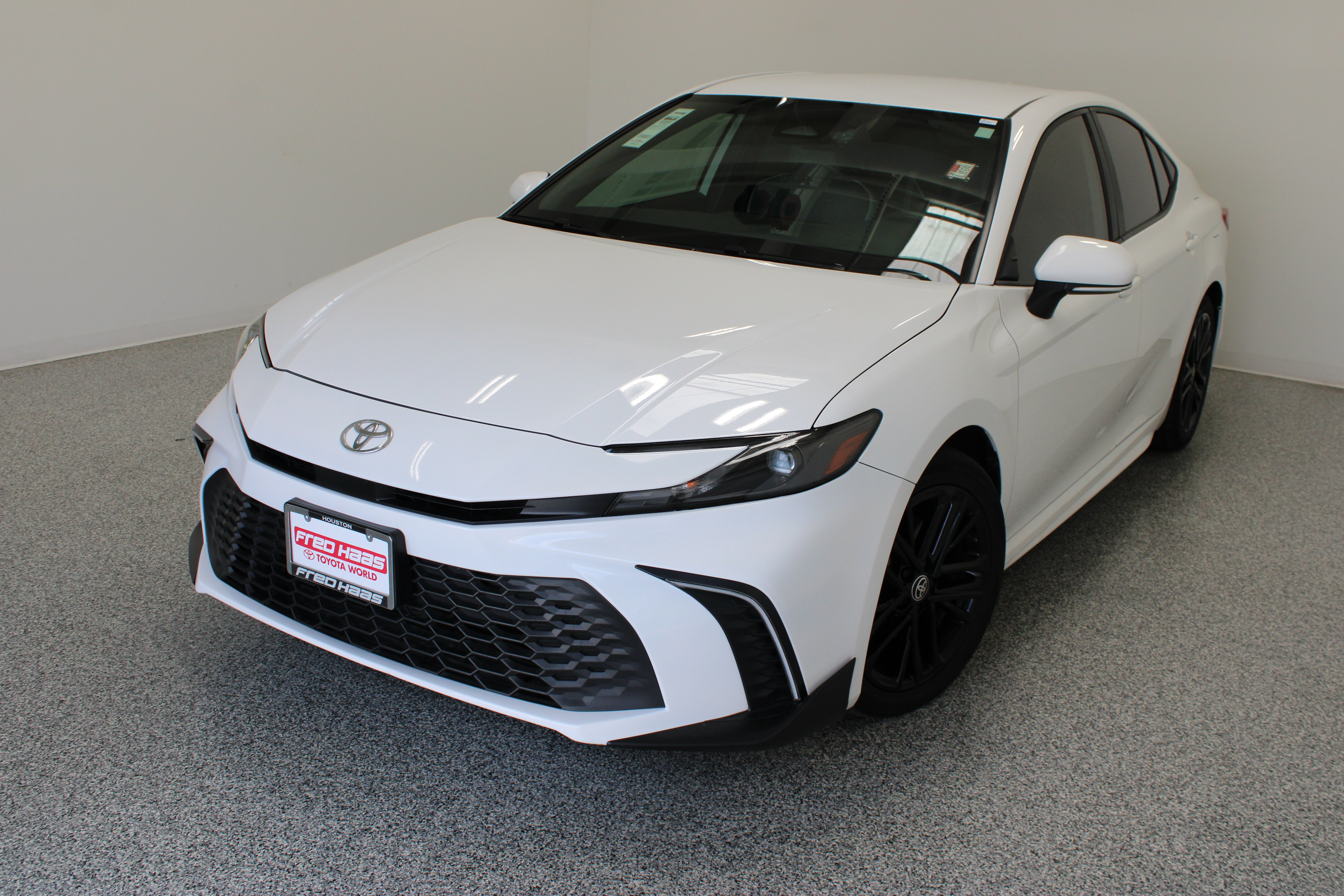 Used 2025 Toyota Camry SE w/ Multimedia Upgrade Package FWD image 2