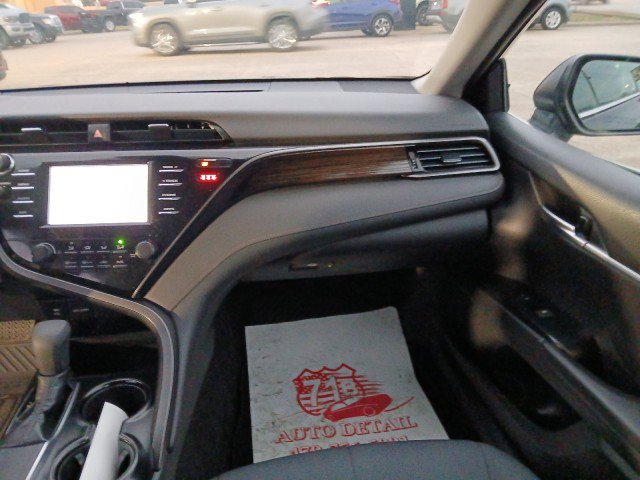 Used 2019 Toyota Camry LE image 12