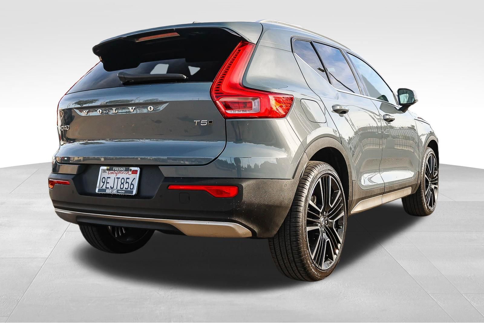 Used 2022 Volvo XC40 T5 Inscription w/ Advanced Package image 6
