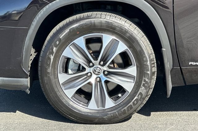 Used 2022 Toyota Highlander XLE AWD/4WD image 32