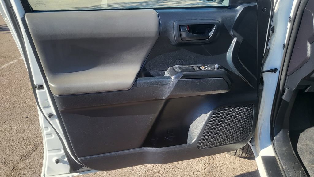 Used 2017 Toyota Tacoma SR image 21