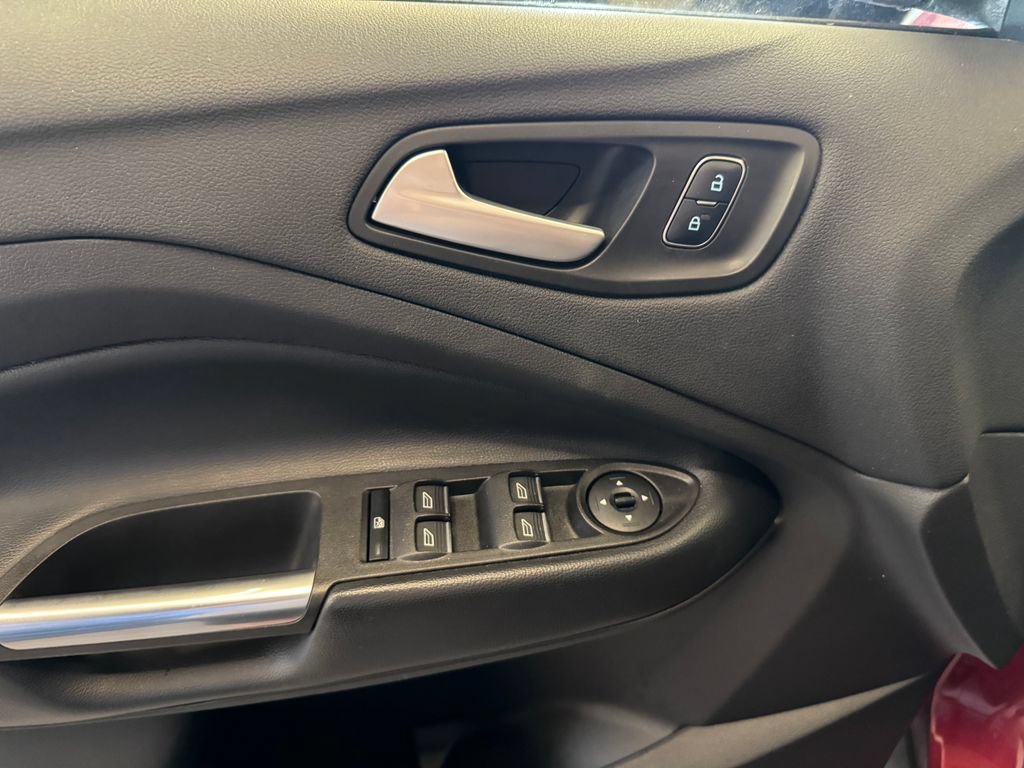Used 2019 Ford Escape SE FWD image 17