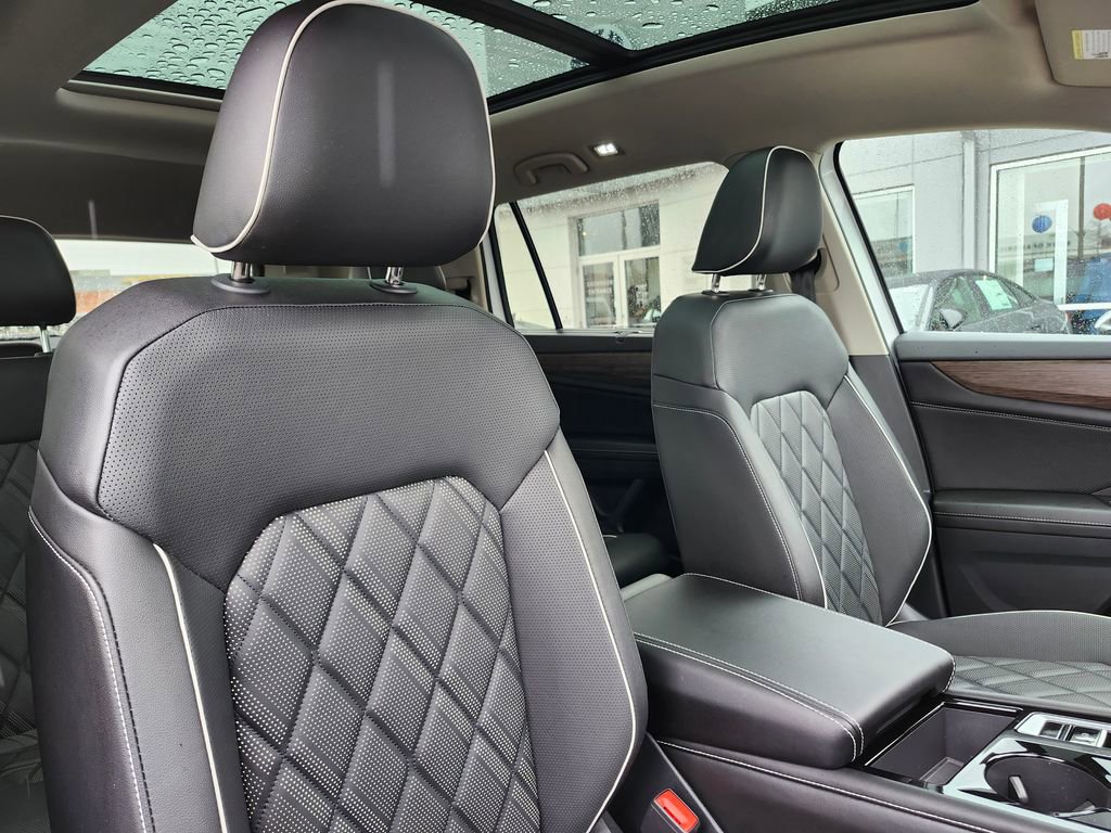 Certified 2024 Volkswagen Atlas SEL Premium R-Line AWD/4WD image 18