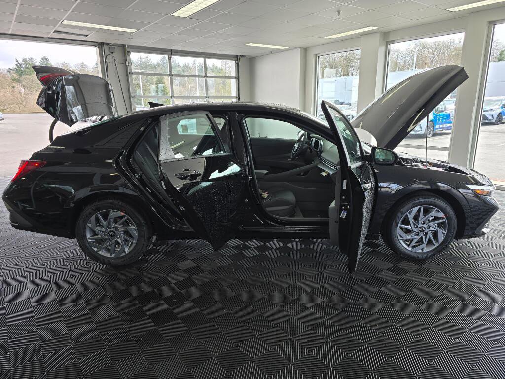 New 2026 Hyundai Elantra Blue image 18