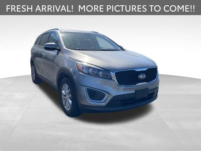 Used 2017 Kia Sorento AWD w/ LX Convenience Package image 2