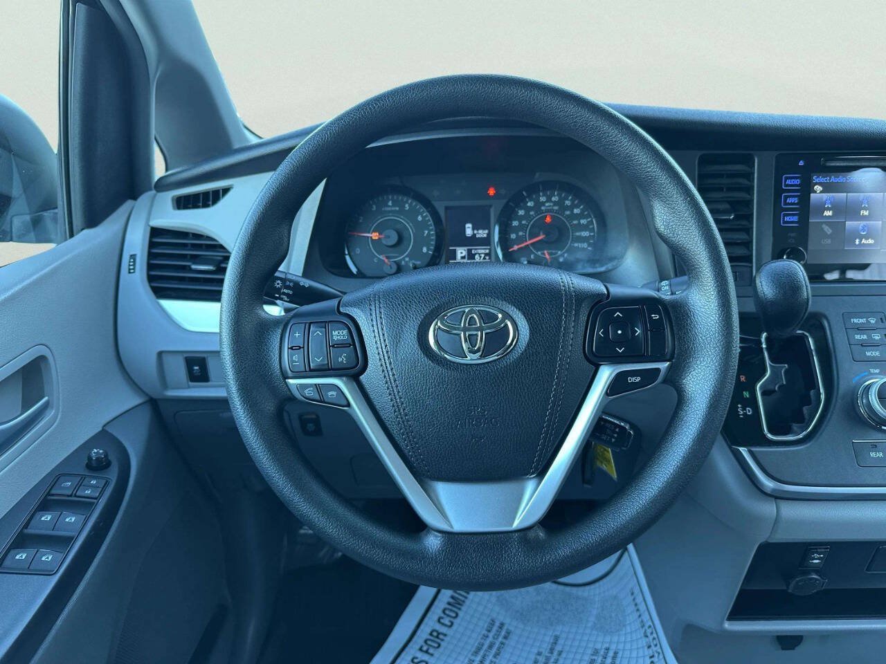 Used 2017 Toyota Sienna LE AWD/4WD image 23