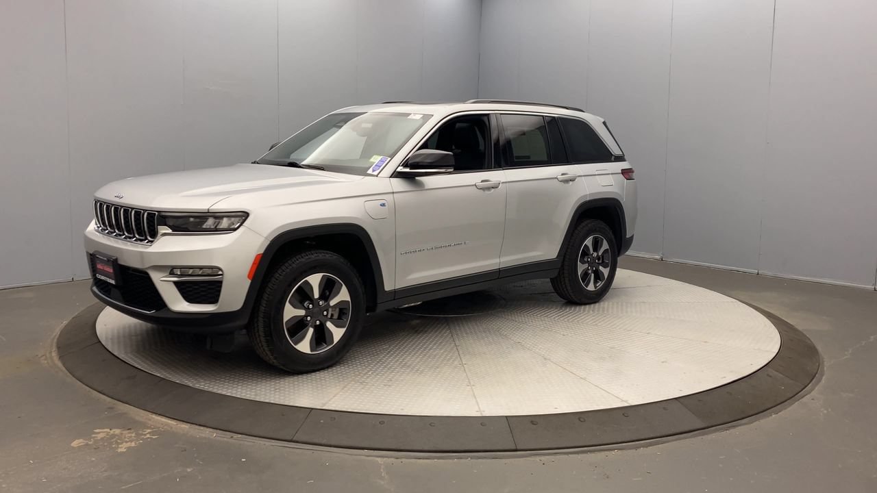 Used 2024 Jeep Grand Cherokee Limited 4xe AWD/4WD image 9