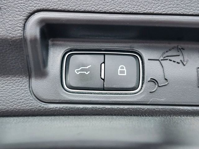 Certified 2022 Ford Explorer XLT w/ Equipment Group 202A image 34