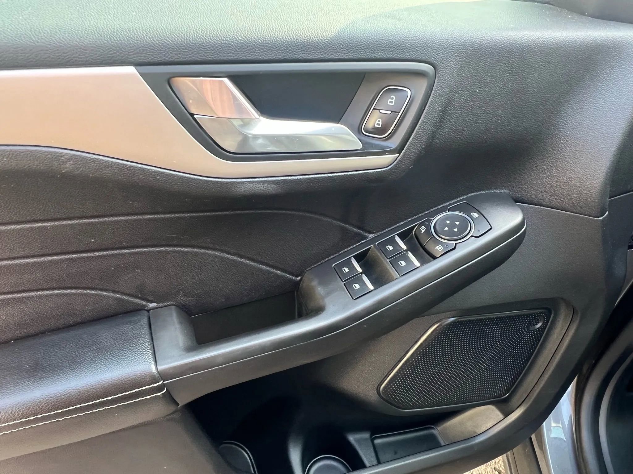 Used 2021 Ford Escape SE image 21