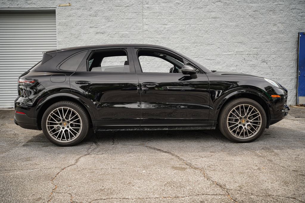 Used 2022 Porsche Cayenne Platinum Edition image 18