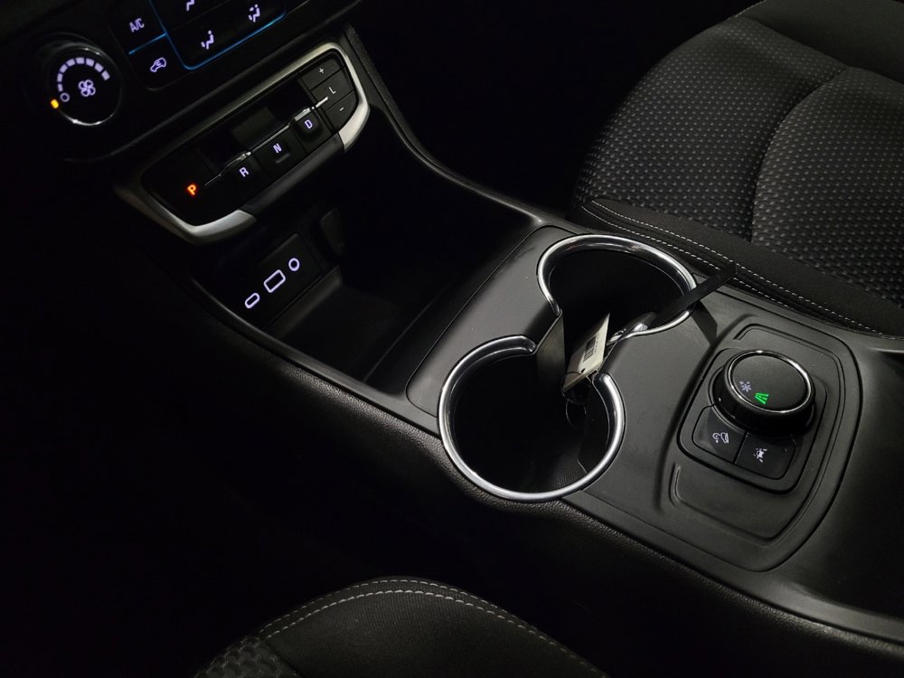 Used 2024 GMC Terrain SLE image 26