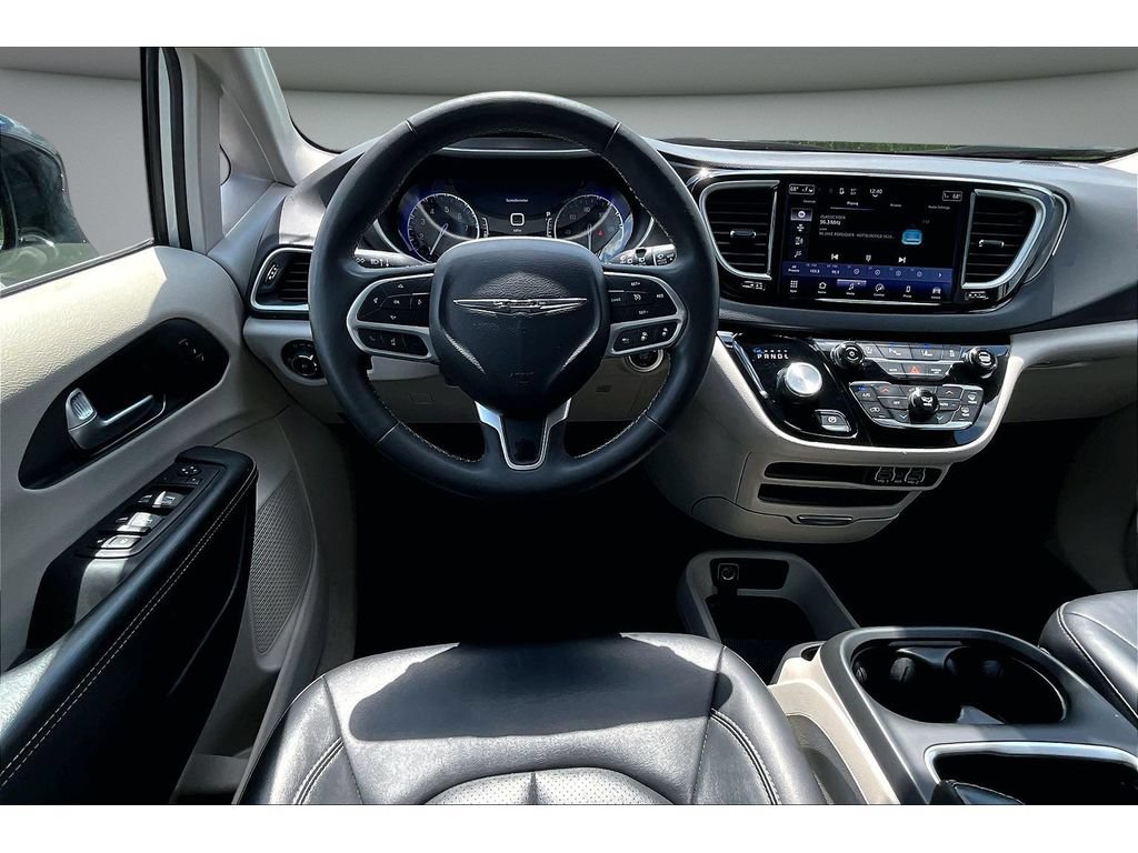Used 2024 Chrysler Pacifica Touring-L FWD image 7