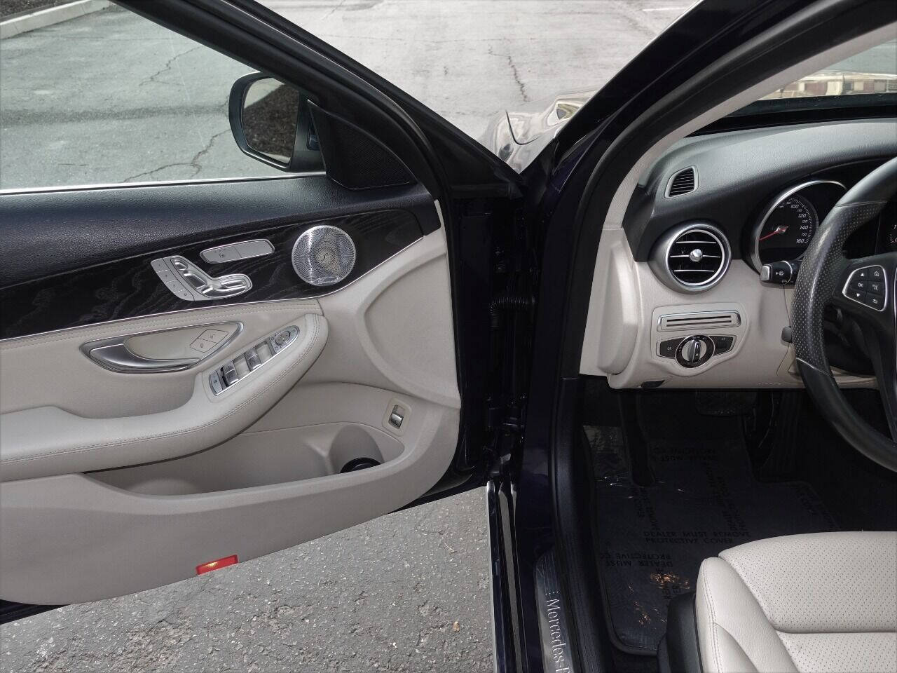 Used 2015 Mercedes-Benz C 300 Sedan image 31