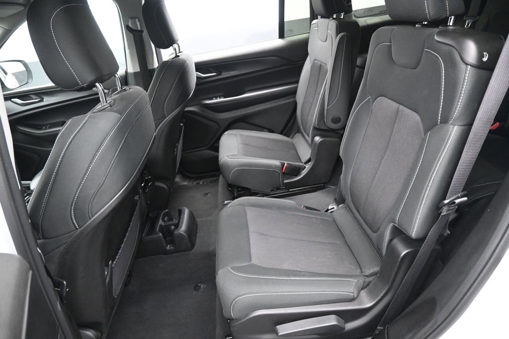 Used 2023 Jeep Grand Cherokee L Laredo RWD image 25