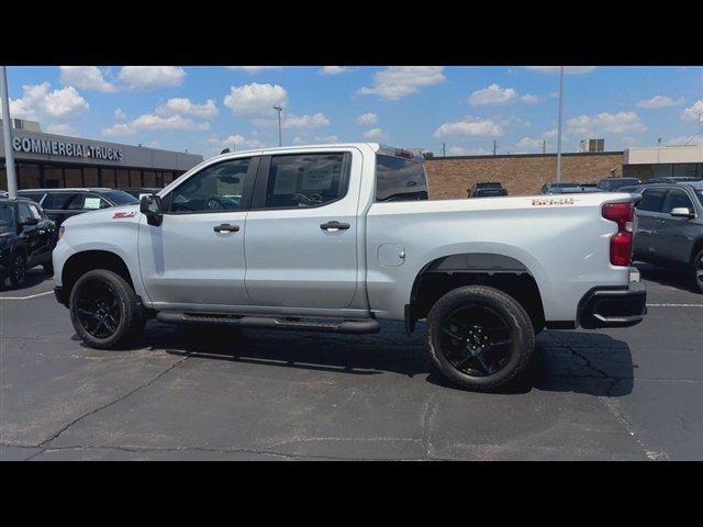 Certified 2022 Chevrolet Silverado 1500 Custom Trail Boss w/ LPO, Dark Essentials Package AWD/4WD image 6
