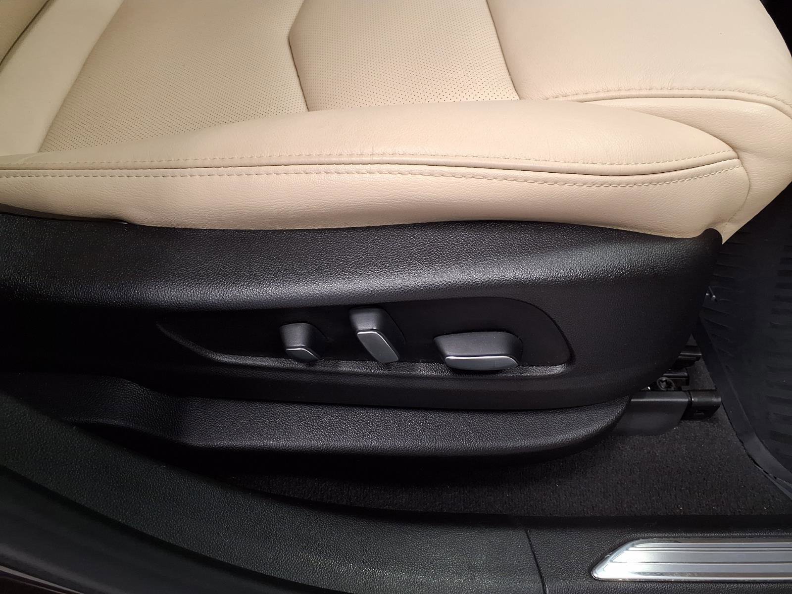 Used 2019 Cadillac XT5 Luxury FWD image 11