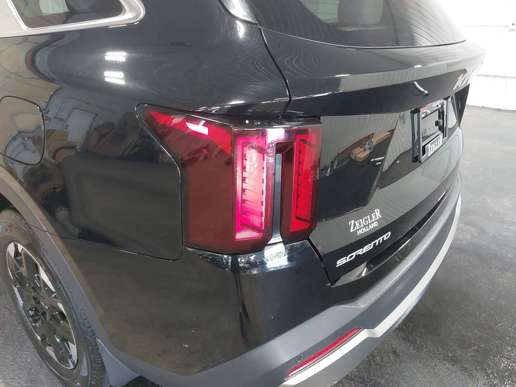 Used 2025 Kia Sorento S FWD image 69