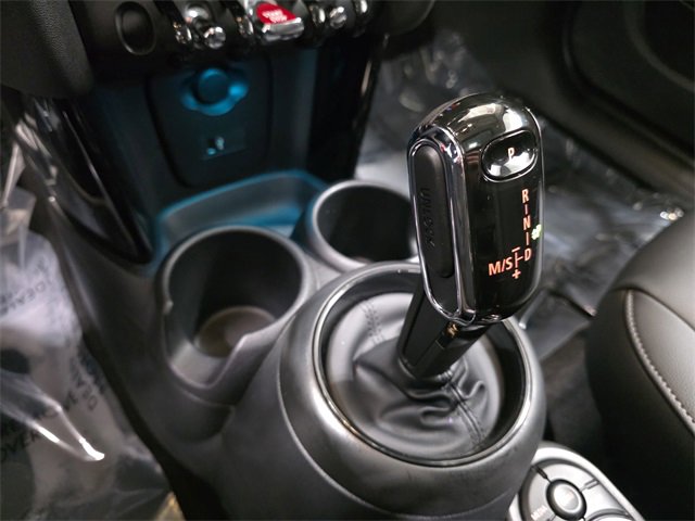 Used 2021 MINI Cooper 4-Door Hardtop w/ 6.5" Touchscreen Package image 24