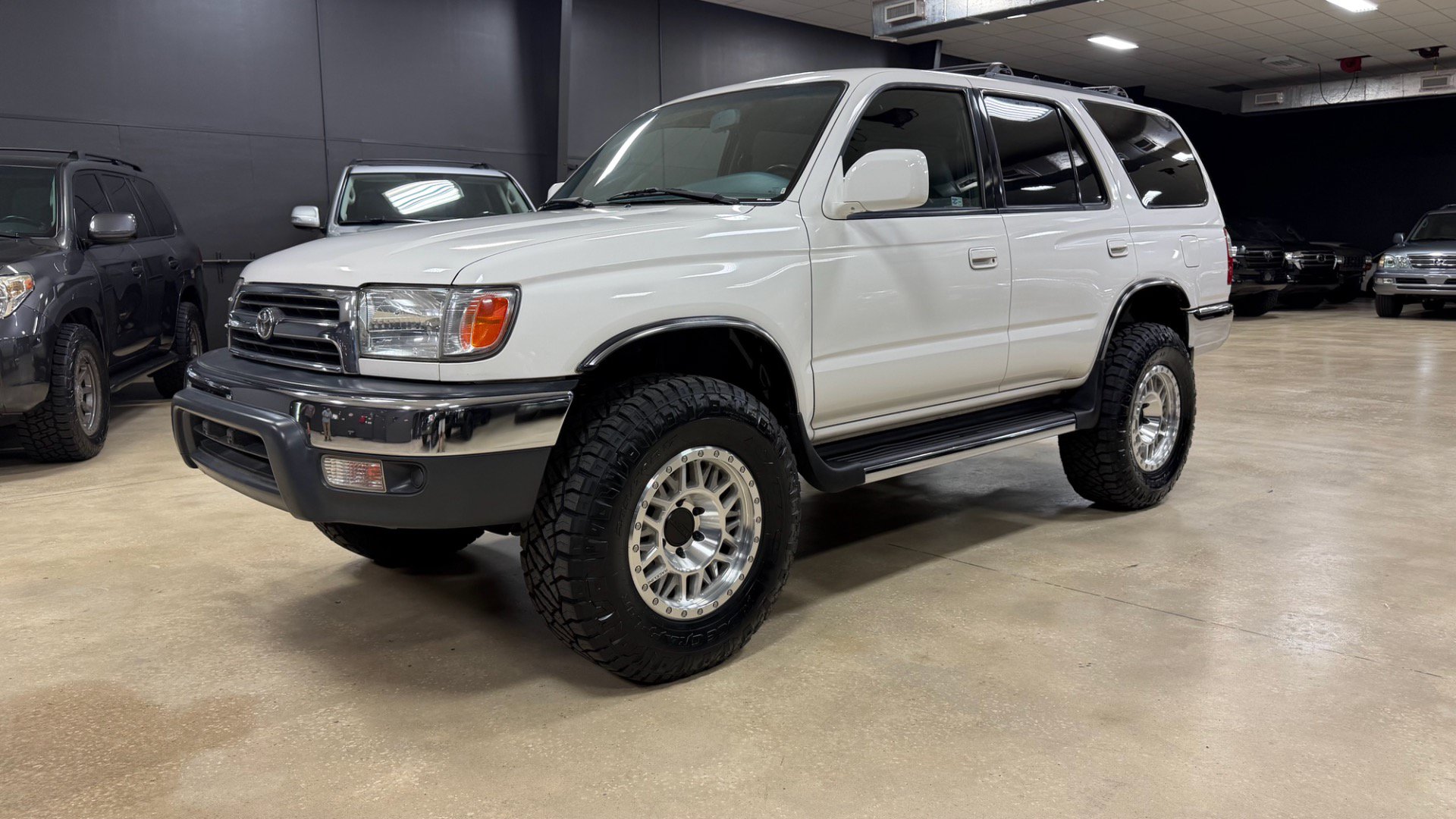 Used 2000 Toyota 4Runner SR5 w/ Upgrade Value Pkg 4 AWD/4WD image 10