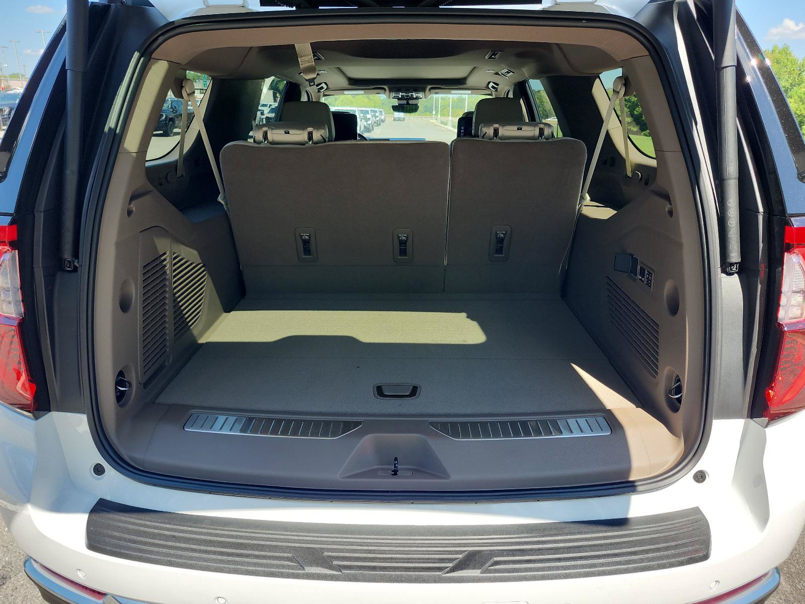 New 2026 GMC Yukon XL Denali w/ Denali Reserve Package AWD/4WD image 8
