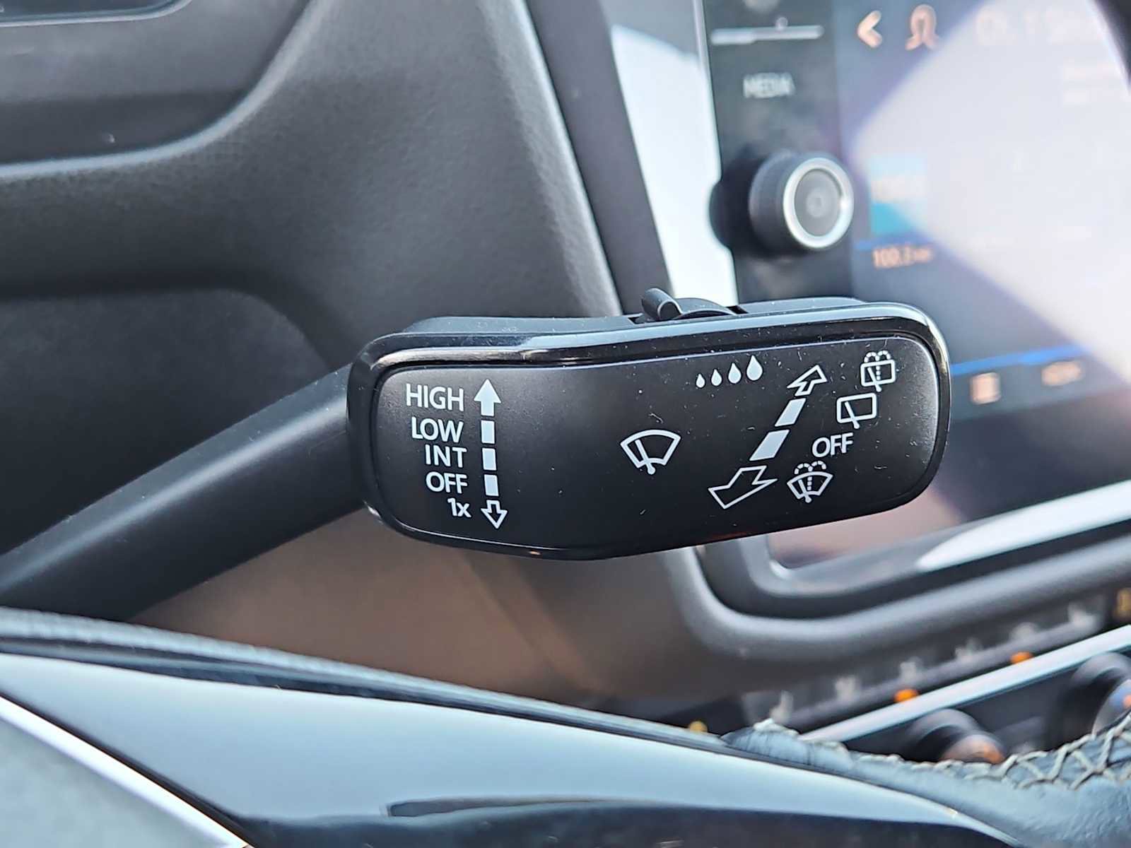 Used 2021 Volkswagen Tiguan SE R-Line image 27