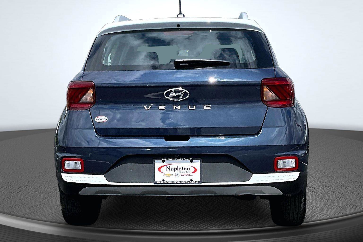 Used 2024 Hyundai Venue Limited FWD image 4