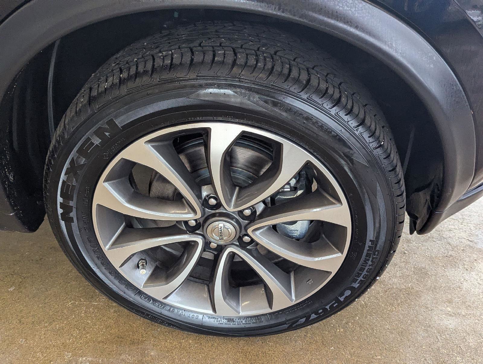 Used 2017 Nissan Juke SV AWD/4WD image 32