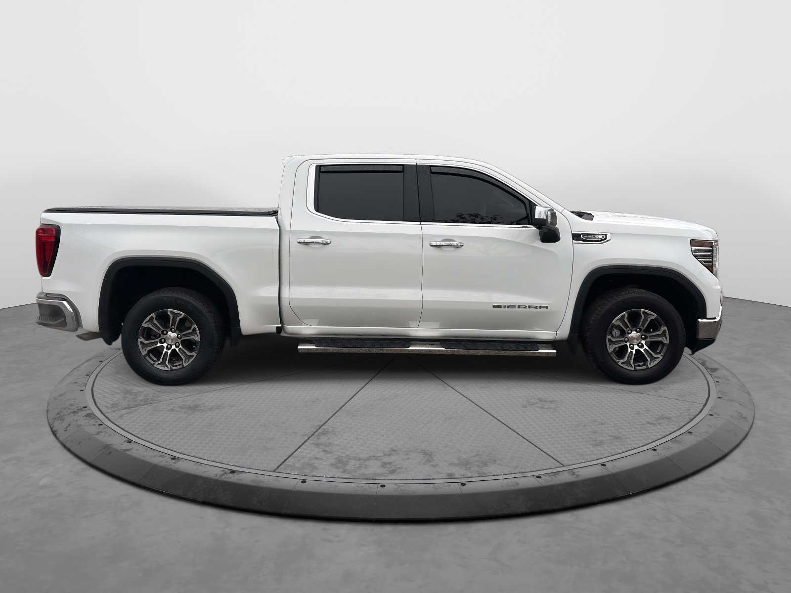 Certified 2024 GMC Sierra 1500 SLT image 9