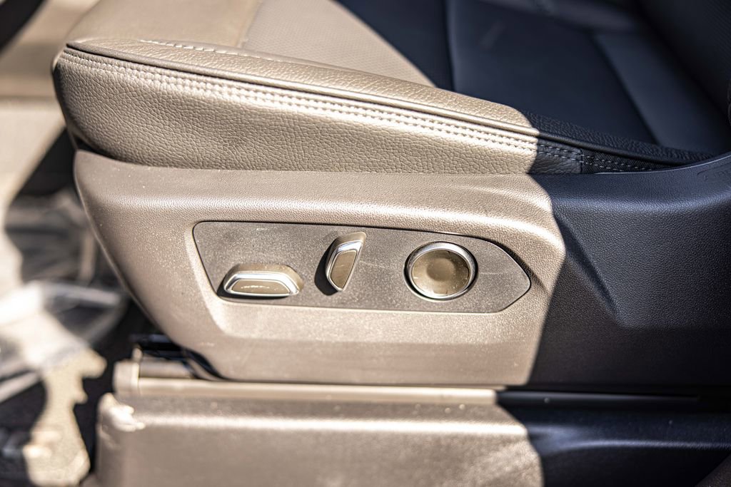 Used 2026 GMC Yukon Denali w/ Sun & Power Step Package image 24