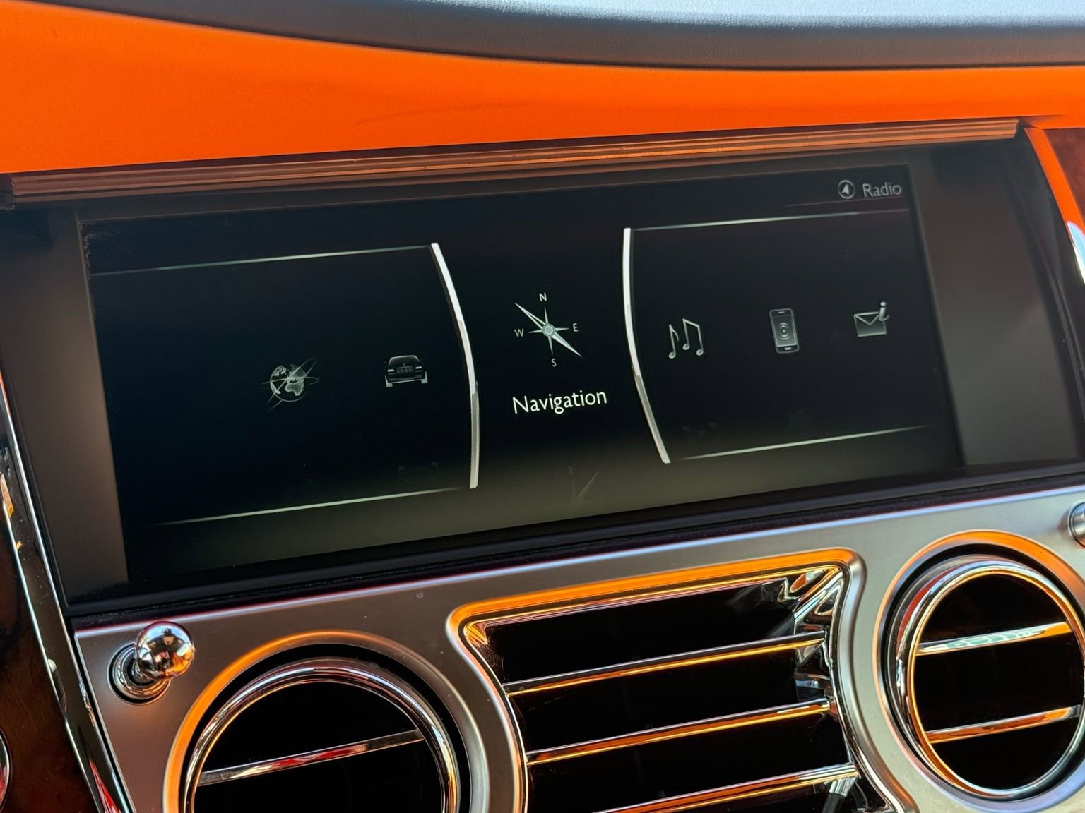 Used 2018 Rolls-Royce Dawn image 47