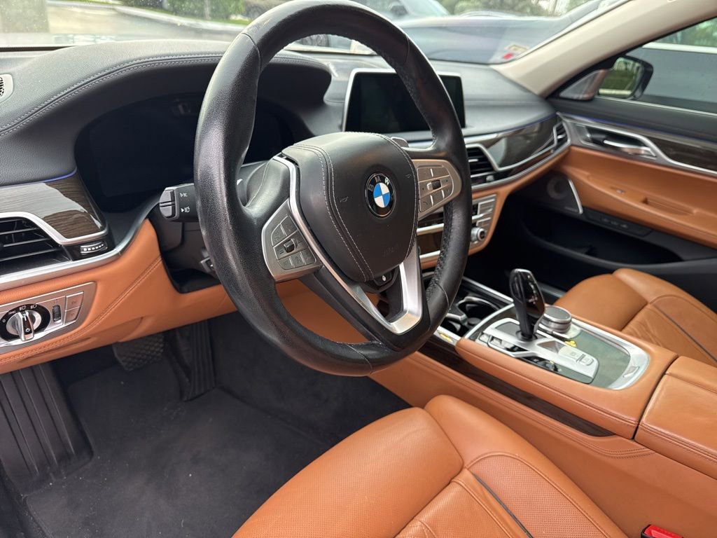 Used 2022 BMW 750i xDrive AWD/4WD image 6