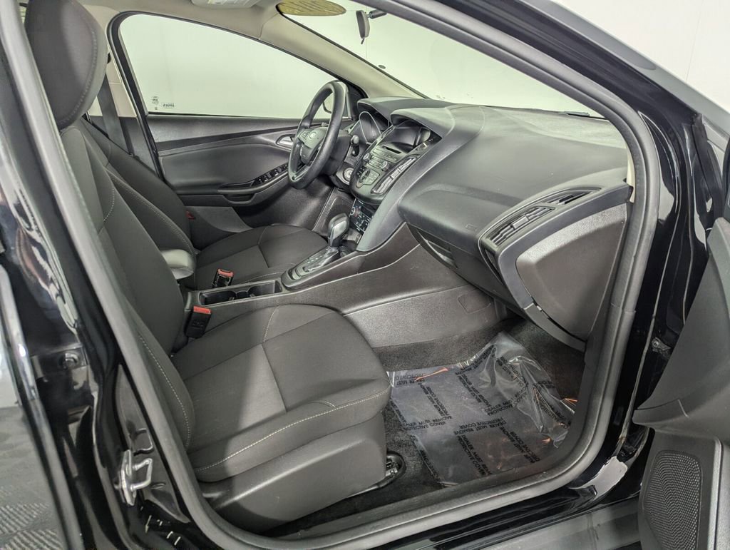 Used 2017 Ford Focus SE image 29