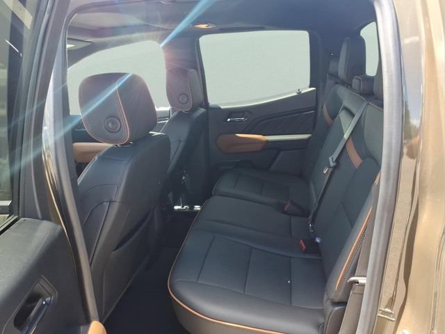 Used 2024 GMC Canyon AT4 w/ AT4 Premium Package AWD/4WD image 8