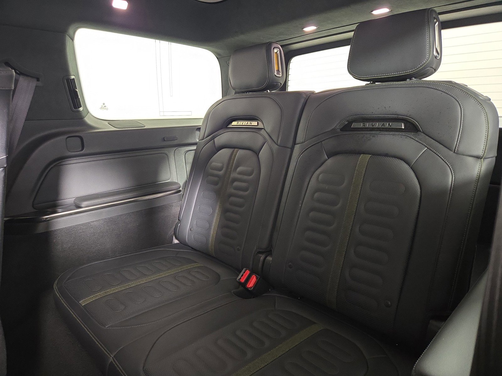 Used 2024 Rivian R1S Adventure image 22