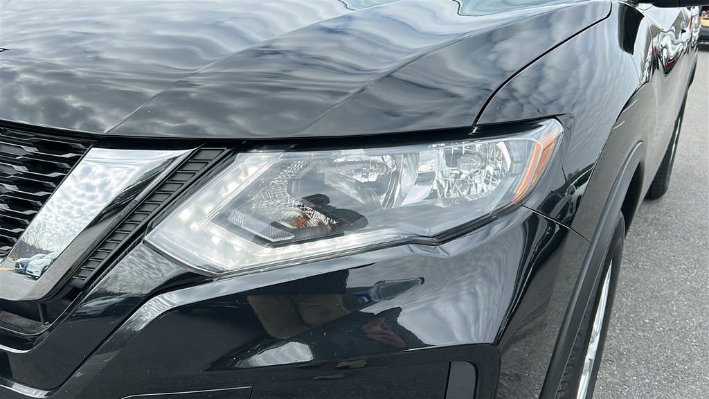 Used 2018 Nissan Rogue SV w/ Premium Package image 8