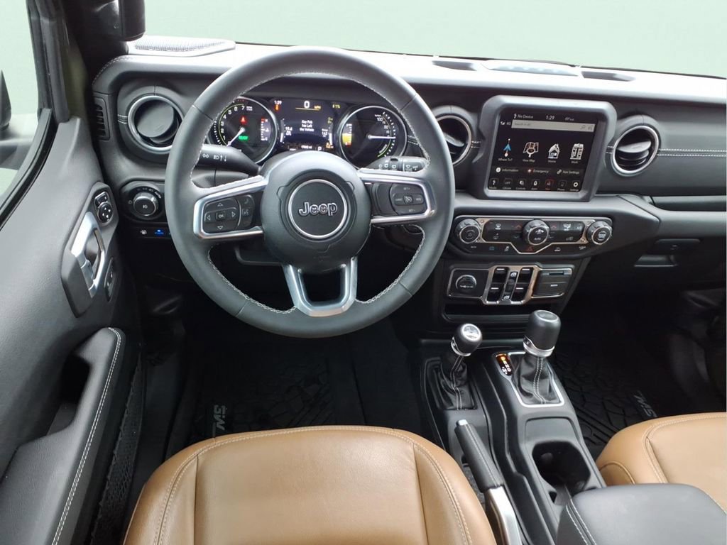 Used 2023 Jeep Wrangler Unlimited Sahara image 15