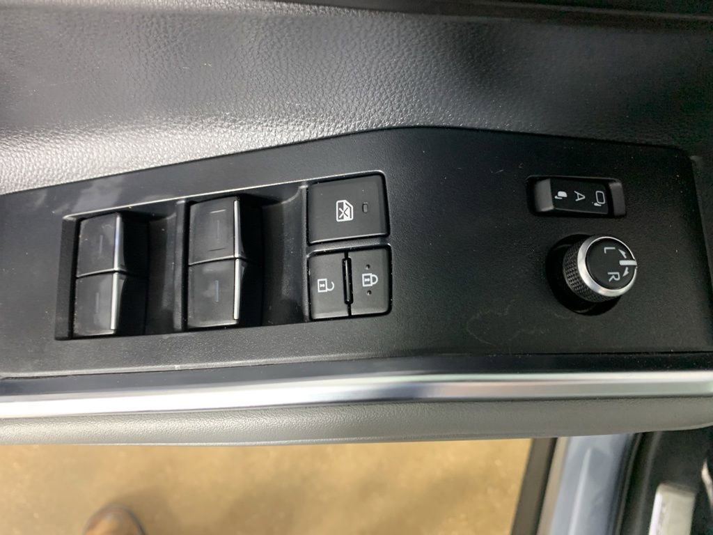 Used 2023 Toyota Highlander Platinum AWD/4WD image 19
