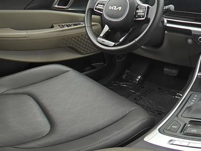 Used 2026 Kia Carnival FWD image 25