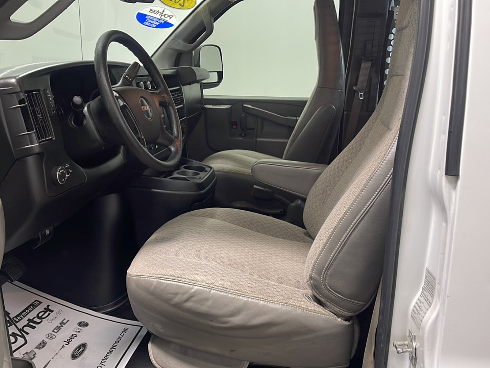 Used 2016 GMC Savana 2500 RWD image 2