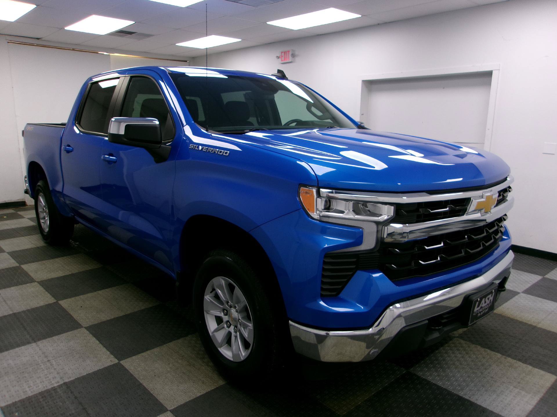 Used 2025 Chevrolet Silverado 1500 LT AWD/4WD image 15