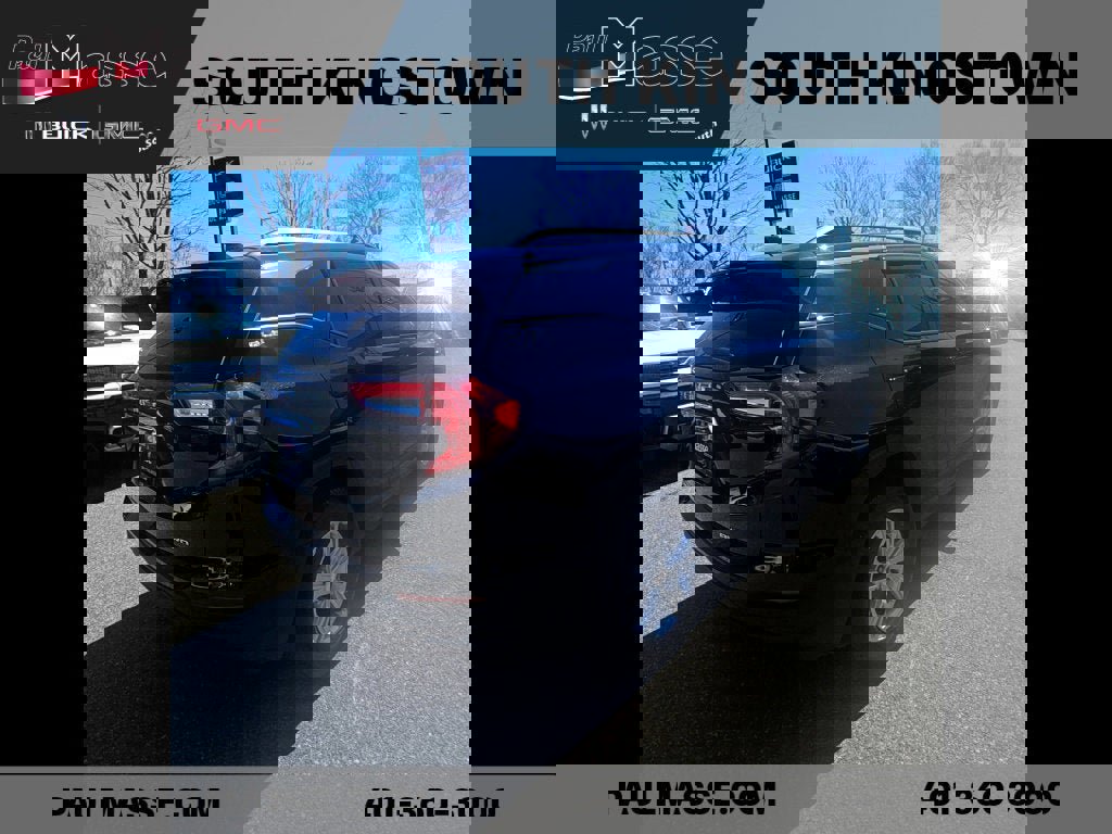 Used 2024 GMC Terrain SLE w/ Driver Convenience Package image 7