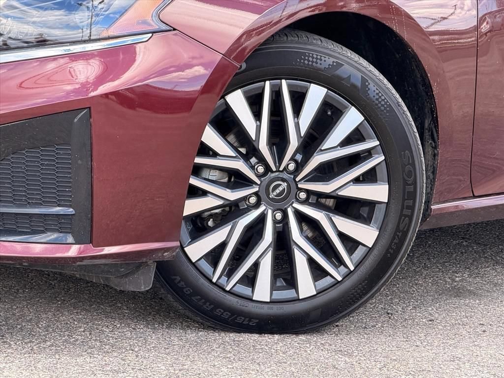 Used 2025 Nissan Altima 2.5 SV FWD image 29
