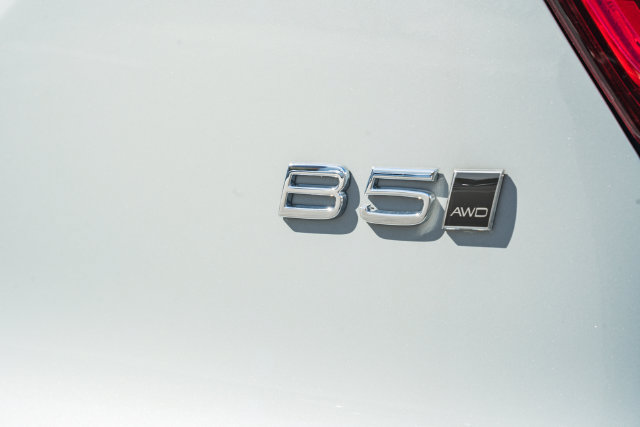 New 2026 Volvo XC40 B5 Ultra w/ Protection Package Premier AWD/4WD image 10